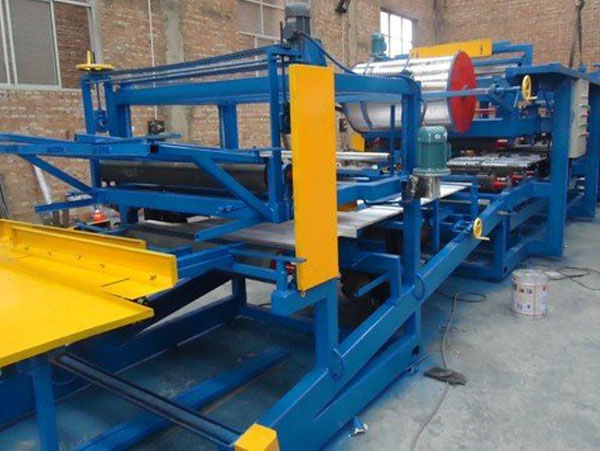 隔熱夾芯復(fù)合機生產(chǎn)線