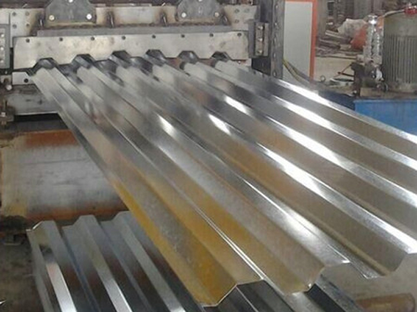 汽車廂板壓型設(shè)備